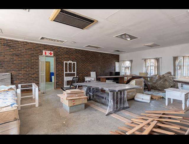 1,200M² BUILDING FOR SALE IN VILLAGE MAIN